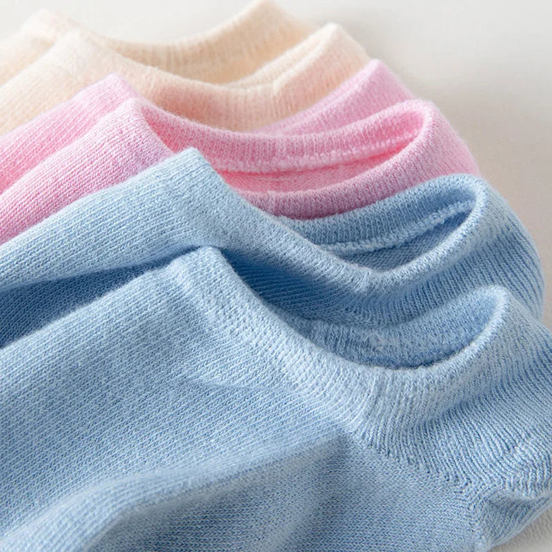 Blissful 5 figers ankle socks in varies light colors