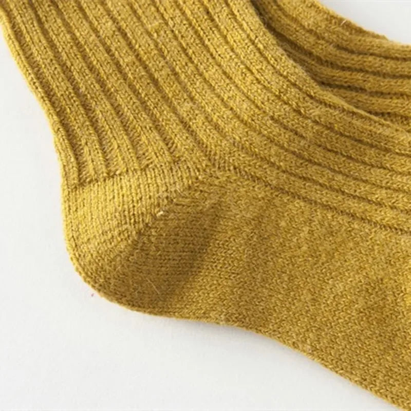 Socks in wool in yellow details look