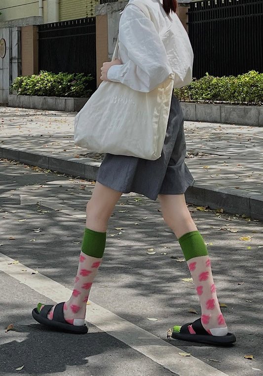 How to wear socks in summer?