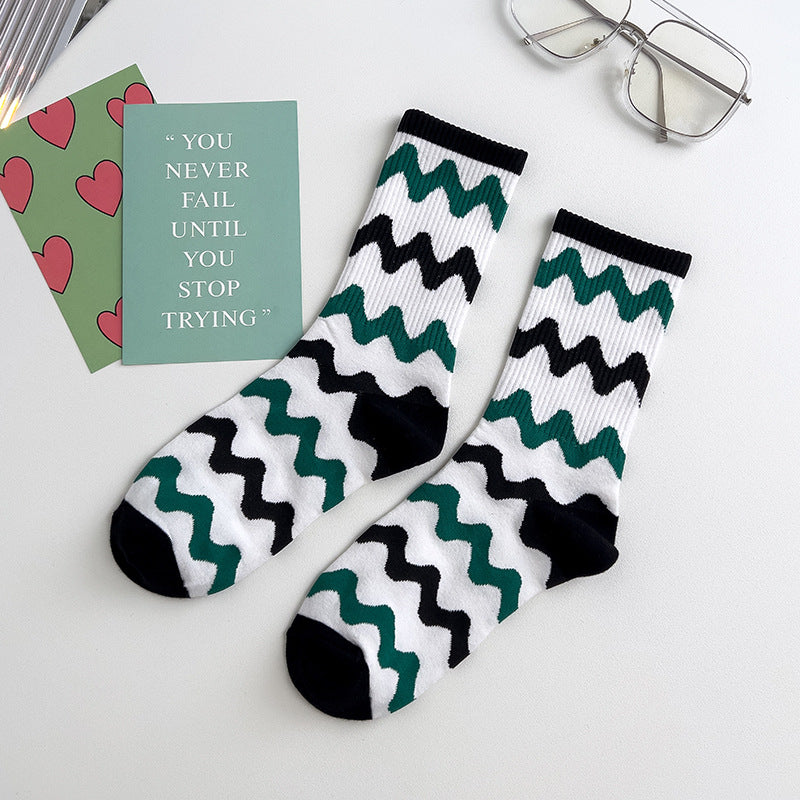Vivid green Socks in wave style front page